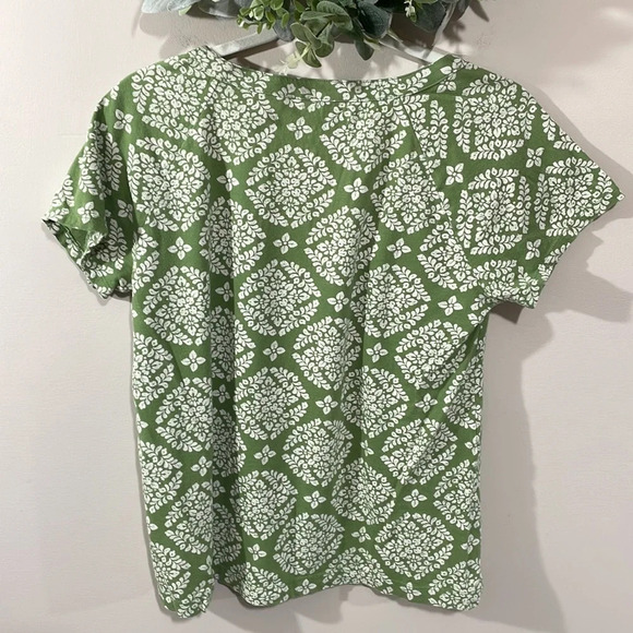 🌸 Merona Cap Sleeve Green & White Print Top Button Detail on Neckline M - Picture 3 of 9
